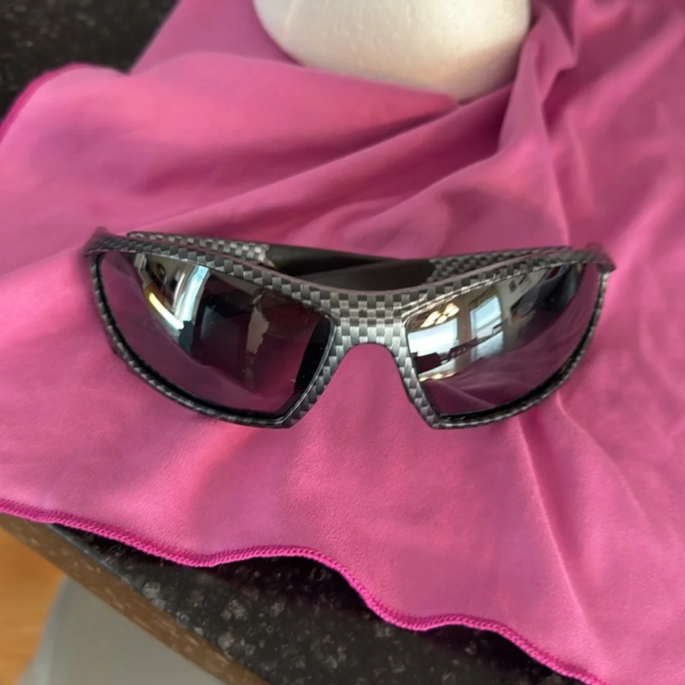 Hoven “gotty” polarized wrap Black Sunglasses pluss extra wrap pair